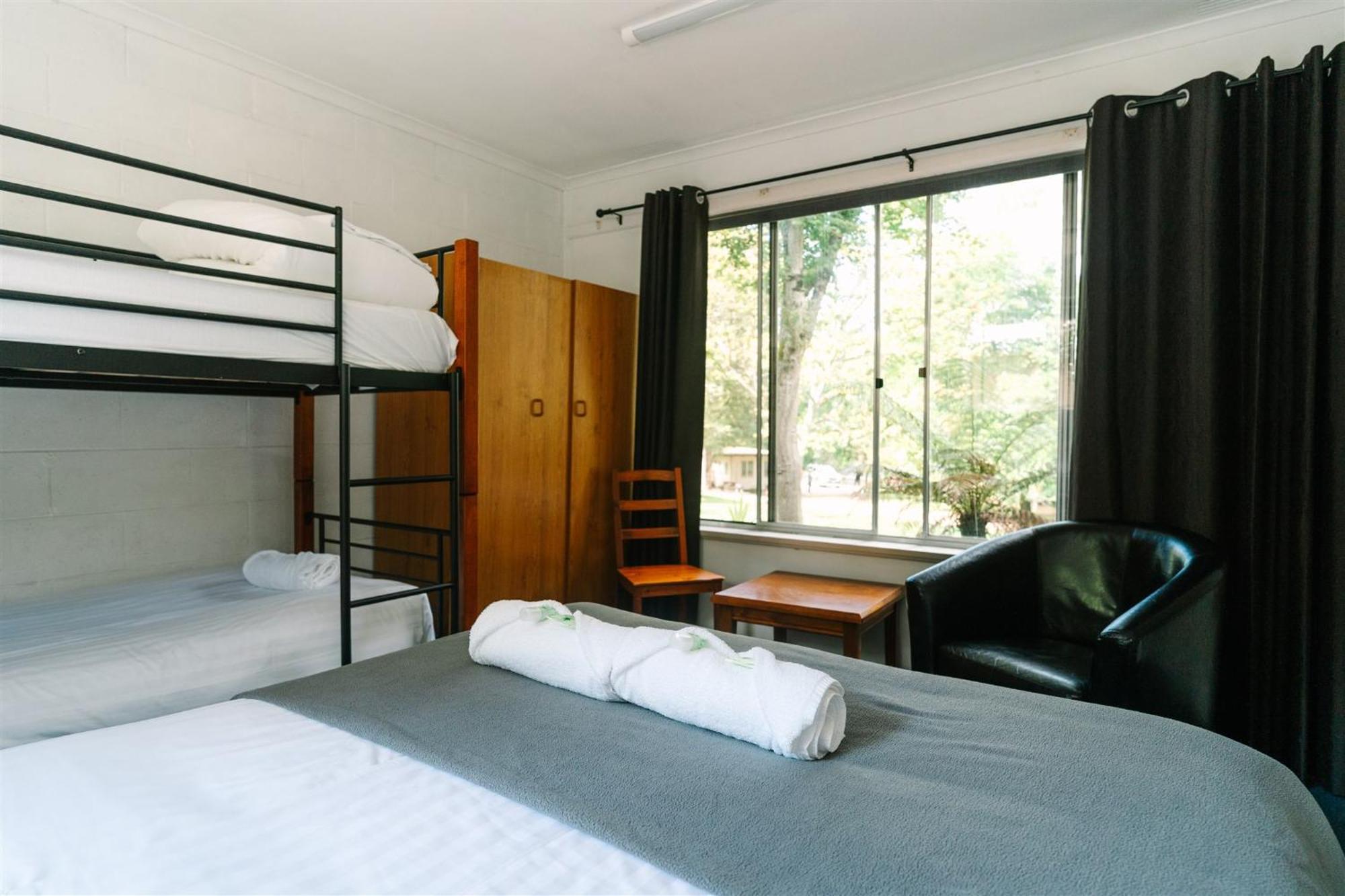Alpine Riverside Cottages Porepunkah Dış mekan fotoğraf