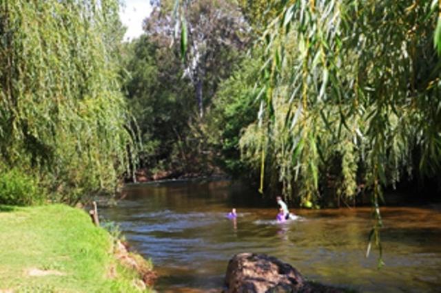 Alpine Riverside Cottages Porepunkah Oda fotoğraf