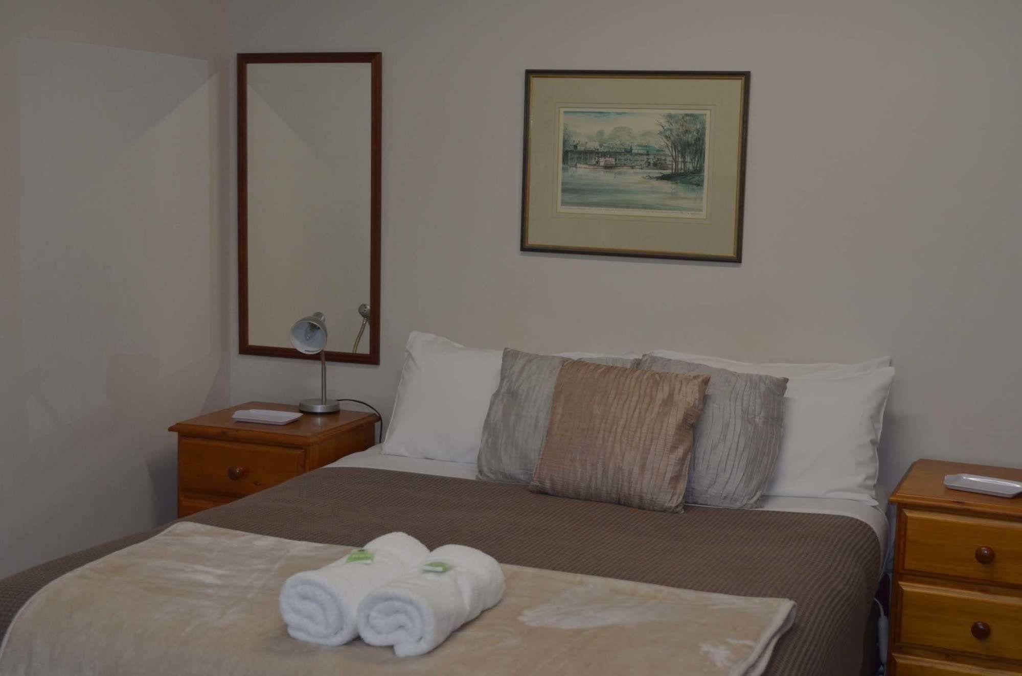 Alpine Riverside Cottages Porepunkah Dış mekan fotoğraf